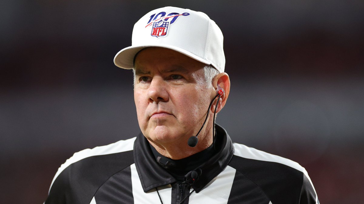 Today's #SuperBowl referee, Bill Vinovich, is no stranger to wild playoff finishes. ➡️heavy.com/sports/2024-su…