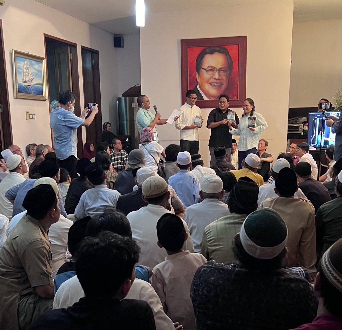 pada malam doa 40 hari wafatnya bang <a href="/RamliRizal/">Yayasan Inisiatif Rizal Ramli</a> kemarin, dilaunching secara soft berdirinya Yayasan Rizal Ramli Initiative dan buku Biografi bang RR 

semoga bermanfaat untuk Indonesia yang lebih baik 🙏