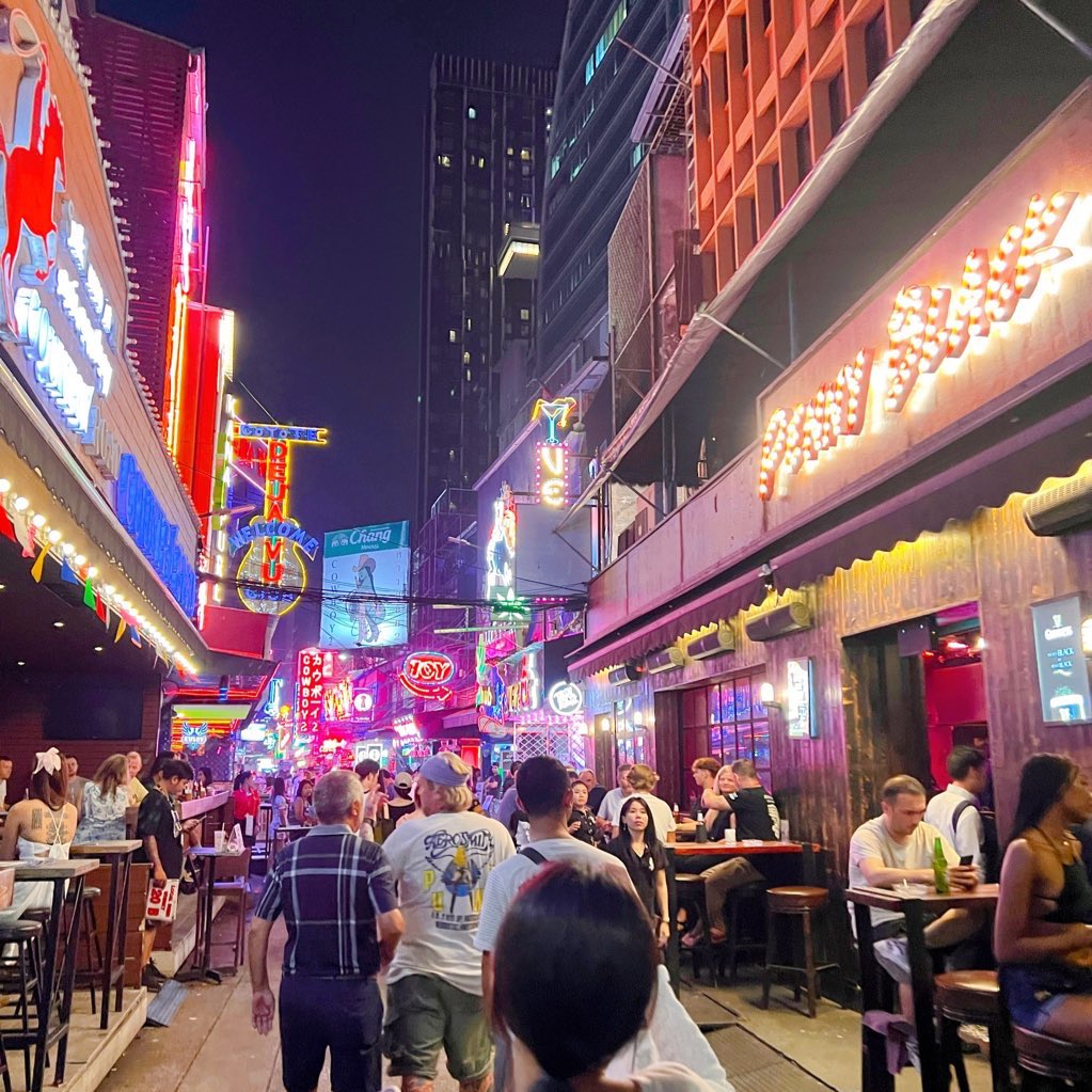 잘 지내시죠? 🥹 바쁜일 끝내구 돌아왔어요! 같이 얘기하구 커피도 마시구 뉼아요🥹🥹
#부부 #커플 #부커 #커플만남 #부커만남 #부부만남