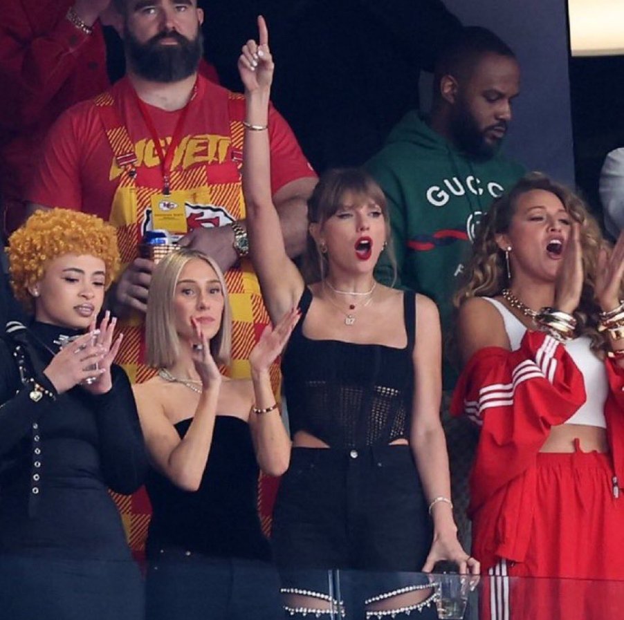 cric_blog's tweet image. "Wickets hitting, three reds. You can stick with your original decision. You're on screen now."

#SuperBowl2024