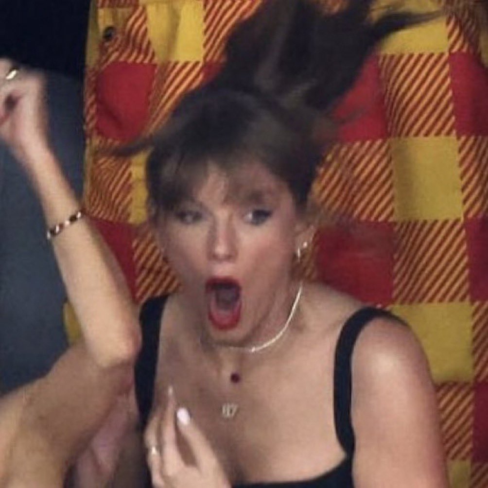 “new album called ‘The Tortured Poet’s Department’” 😂 #SuperBowlLVIII #TaylorSwift #Chiefs