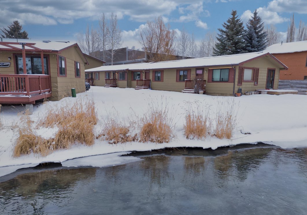 DoyleDawes's tweet photo. With nice views and a quiet creek setting, our listing at 375 N Glenwood is a 2-bedroom, 1-bathroom condo that’s close to everything that Jackson has to offer…

Learn more about this property at the link in our bio.  

#jacksonholesir #jacksonwy #sothebysrealty #jacksonhole https://t.co/UR6p8uUALL