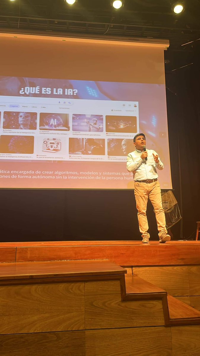 LUISDAVILABAND1's tweet photo. Hablando de  #InteligenciaArtificial a los docentes del Colegio Nuestra Señora del Carmen #Carmelitas. Muy agradecido con Astrid Chiri de #EdulinkLatam por la  invitación.
#IA #genini #copilot #ClassInTheBox @CeroCompetencia @igrezan @heribertopz21 @javiprada1 @PaquiCarmona https://t.co/pY921spv19