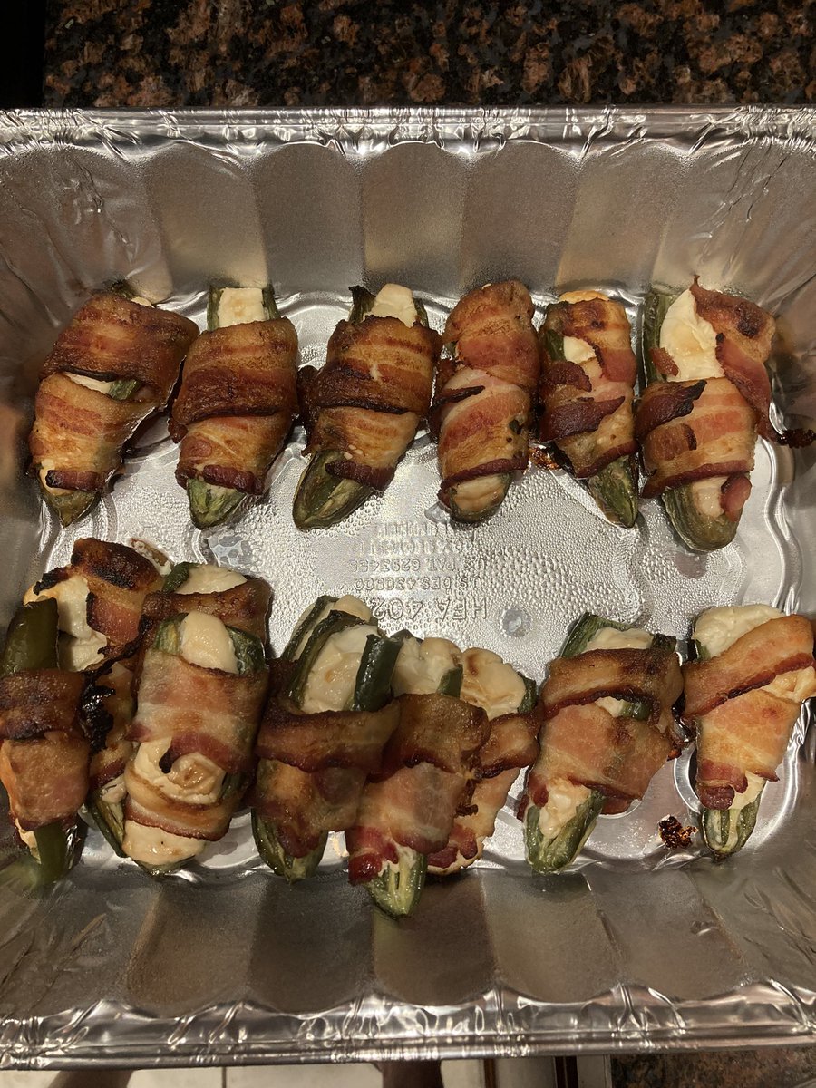 CoachCav10's tweet photo. Super Bowl Sunday with the Specs! We Eating Good! #STFT https://t.co/o7l4hVQuTo