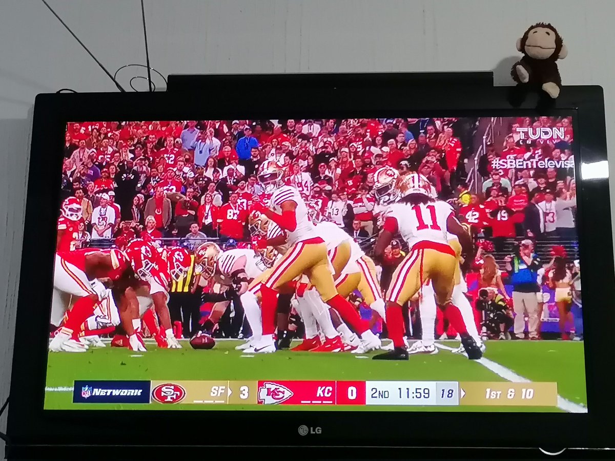 MtroEmilio's tweet photo. Saludos desde #Morelia viendo en #SBEnTelevisa, el #SuperBowl2024 con CHERY, MAJO y ANTONELLA. https://t.co/FAXrlqcDJr