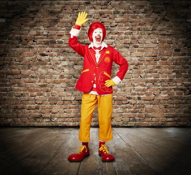 TerryExciting's tweet photo. Did you see the new KC Chiefs uniforms?? THEY ARE 🔥 
🤡 🏈 #SuperBowl #SuperBowl2024 #KCChiefs #TravisKelce #TaylorBowl #TaylorSwift #NFL #Chiefs https://t.co/UpMDqKwd0d