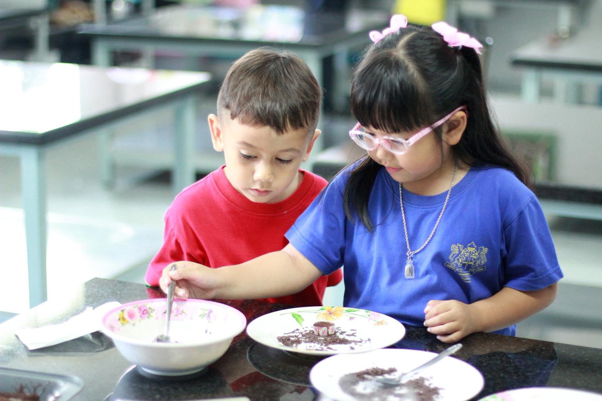 gisrayong's tweet photo. The students of GISR, Rayong, had fun learning about Brazil 🇧🇷 by making Brigadeiro treats during International Week. They enjoyed sprinkling their chocolate 🍫 desserts (made with condensed milk and cocoa powder, and tasting the sweet treats. 😋 https://t.co/FhhkdHzOgc