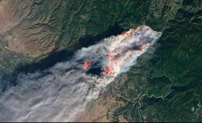 CuartaPlana (@cuartaplana) on Twitter photo #Enterate | Una toma aérea captó el incendio de Ixtepeji, en la Sierra Norte de #Oaxaca. De ese tamaño es la conflagración que ya enfrentan brigadistas de <a href="/COESFO_GobOax/">Comisión Estatal Forestal</a>, comuneros de la zona, <a href="/CEPCyGR_GobOax/">Coordinación Estatal de Protección Civil</a>, <a href="/SEDENAmx/">AltoMando</a> y <a href="/GN_MEXICO_/">Guardia Nacional</a>, entre otros. #Noticias <a href="/GobOax/">Gobierno de Oaxaca</a> #BuenDomimgo #Enterate | Una toma aérea captó el incendio de Ixtepeji, en la Sierra Norte de #Oaxaca. De ese tamaño es la conflagración que ya enfrentan brigadistas de <a href="/COESFO_GobOax/">Comisión Estatal Forestal</a>, comuneros de la zona, <a href="/CEPCyGR_GobOax/">Coordinación Estatal de Protección Civil</a>, <a href="/SEDENAmx/">AltoMando</a> y <a href="/GN_MEXICO_/">Guardia Nacional</a>, entre otros. #Noticias <a href="/GobOax/">Gobierno de Oaxaca</a> #BuenDomimgo
