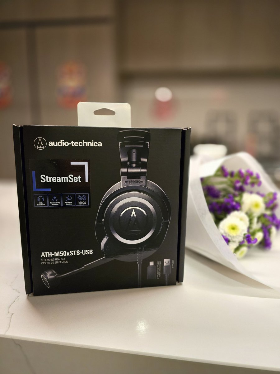PandaTVoce's tweet photo. Tonight I'm going to test out probably the most asked about ,requested headset to test since I've been with @AudioTechnicaAU #m50x https://t.co/moTBlSbMbY