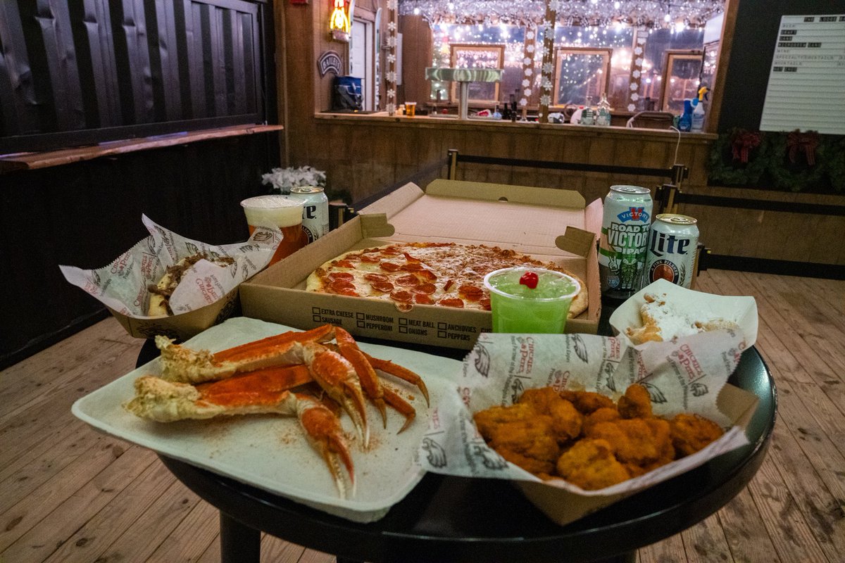 We have the best game-day eats (come get you some). RiverRink.com. What are you munching on right now? #superbowl #myphillywaterfront #riverrink #rinkrink30