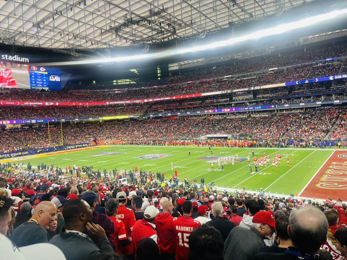 jenny_junk's tweet photo. Getting FaceTimed into the Super Bowl!! 
🏈🏈🏈🏈🏈
Heck yah! https://t.co/heaXpeTebc