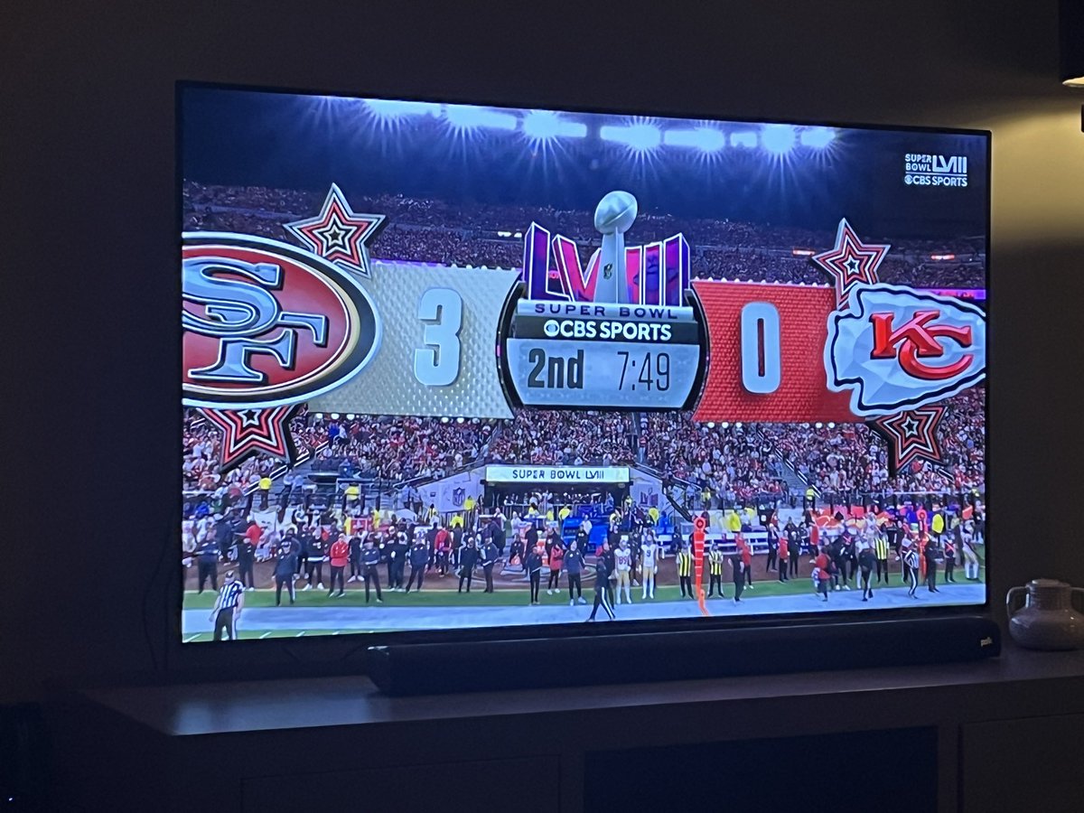 peterleijsten's tweet photo. Topfeesje oppe mert. Noow Super Bowl. #Joeksig https://t.co/wT9jfCyzxx