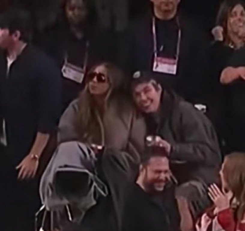t8mcraetours's tweet photo. 🚨 | Tate McRae and The Kid Laroi spotted at the #SuperBowl https://t.co/2nS2udh6Rw