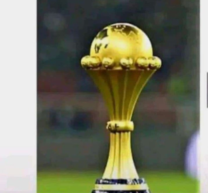 JoykEagle's tweet photo. Super Eagles no win AFCON, guys are not smiling and it's 3days to valentine. No joy for ladies, silent Night Activated.
Na Tinubu and Desmond Elliot do  this one.

Ahmed Musa #Osimhen player of the Tournament  #AFCONFinal Referee  Drogba Blood of Jesus  No valentine https://t.co/EEOWWeuuON