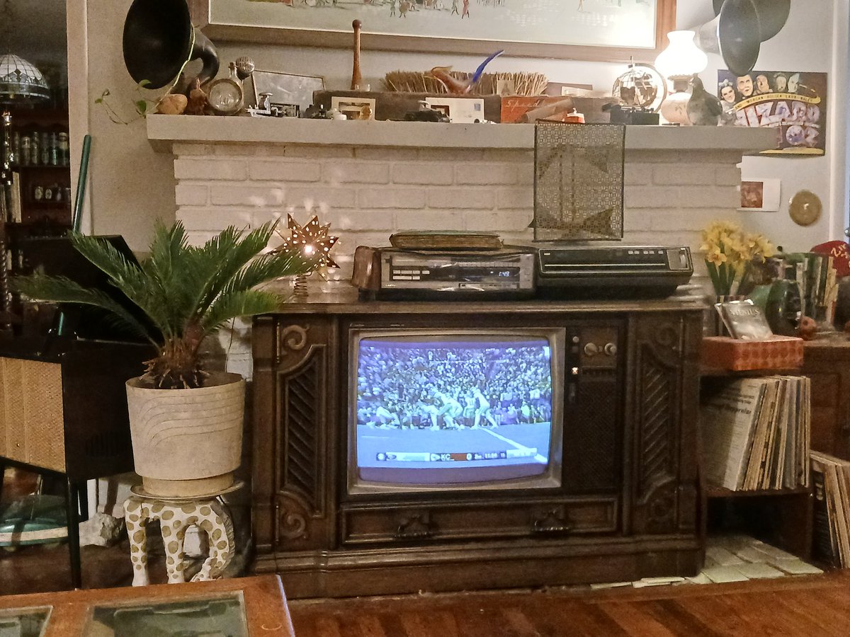RustbeltCrypto's tweet photo. My 1969 Motorola Quasar TV likely watched Super Bowl IV in 1970. My 1983 Zenith TV plays a lot sharper and would have seen Super Bowl XVIII #SuperBowl #CrtTV #TubeTV https://t.co/HbS7ZJmvE7