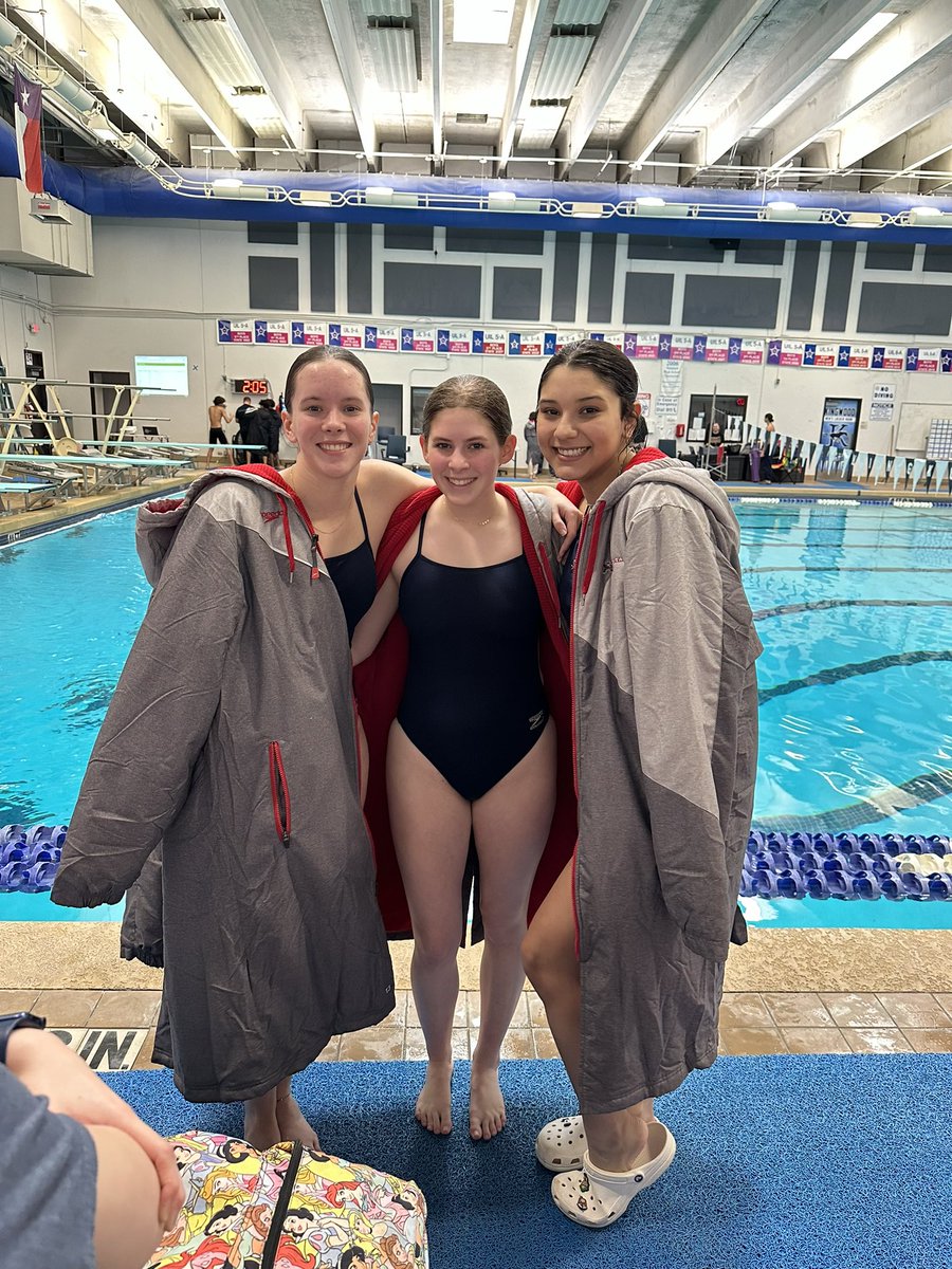 Atascocita divers kick off Regional championships with and OUTSTANDING start!

Girls - 3rd, 6th &amp; 9th = 29 pts!
Boys 1st, 3rd, 4th &amp; 5th = 65 pts 

and 3 State Qualifiers!  
Abby Pink
Alex Reese
Zach Surguy