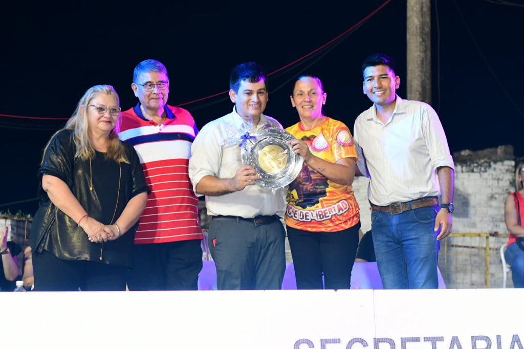 Patriciopavonok's tweet photo. 🎊CARNAVAL DE LA DULZURA

.

Noche a pleno carnaval en Las Palmas. Junto a la Pte. de la Cámara de Diputados y al Intendente Viki Armella 

.

festejamos los 30 años de carnaval donde además hicimos entrega de reconocimiento a las comparsas y al intendente Víctor Hugo Armella 

¡Gracias por esta gran noche llena de alegría!