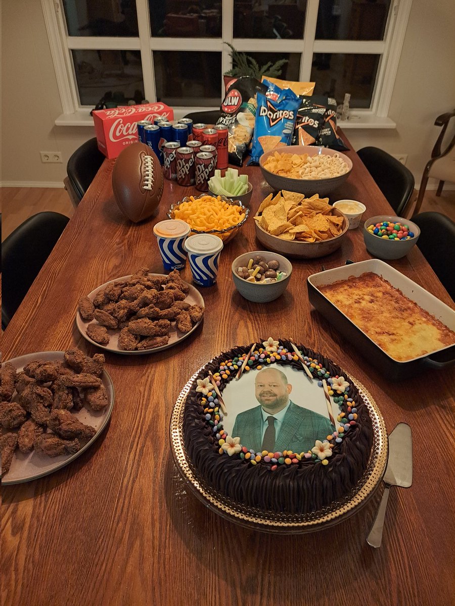 Borgfirski armur aðdáendaklúbbs <a href="/henrybirgir/">Henry Birgir</a> er ready í þessa veislu. #NFLisland