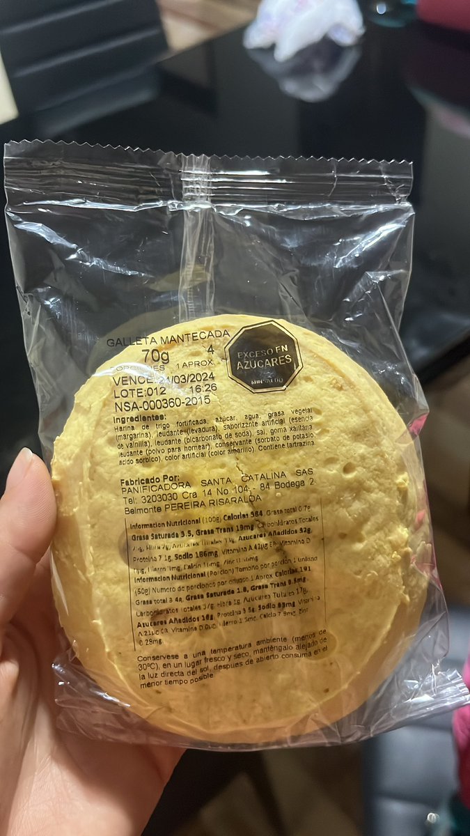 Oigan!!! esta galleta con Exceso en Azúcares se la dan a mi sobrina en su colegio público en #Tulua <a href="/Mineducacion/">MinEducación</a> <a href="/MinSaludCol/">MinSalud Colombia 🇨🇴</a> <a href="/RedPaPaz/">Red PaPaz</a> qué hace uno para que no le den un alimento saludable?