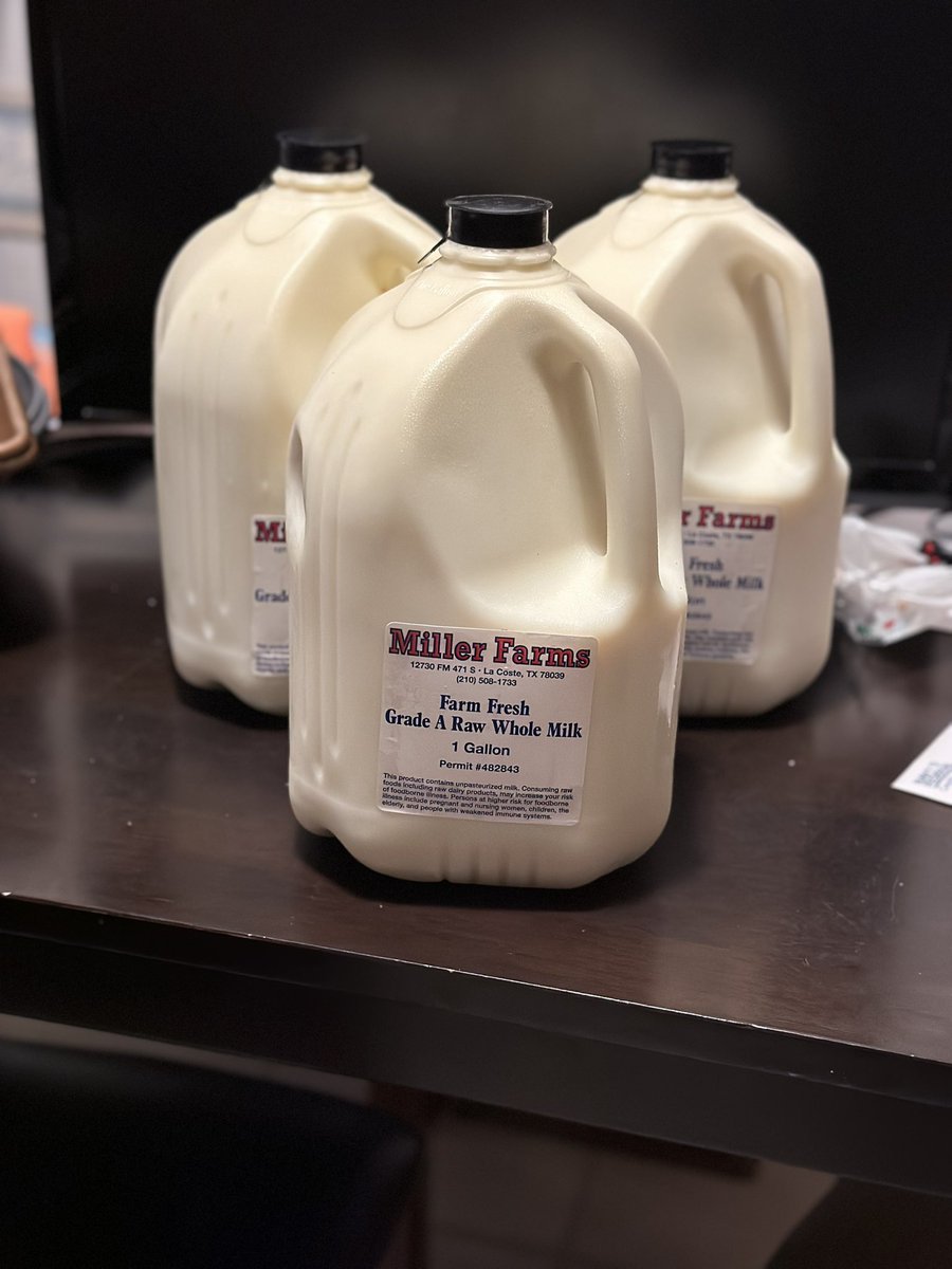 Finally got a chance today to make the hour drive for some raw milk. One gallon will be for drinking and the other 2 for some cheese 

#RawMilk #SouthTexas