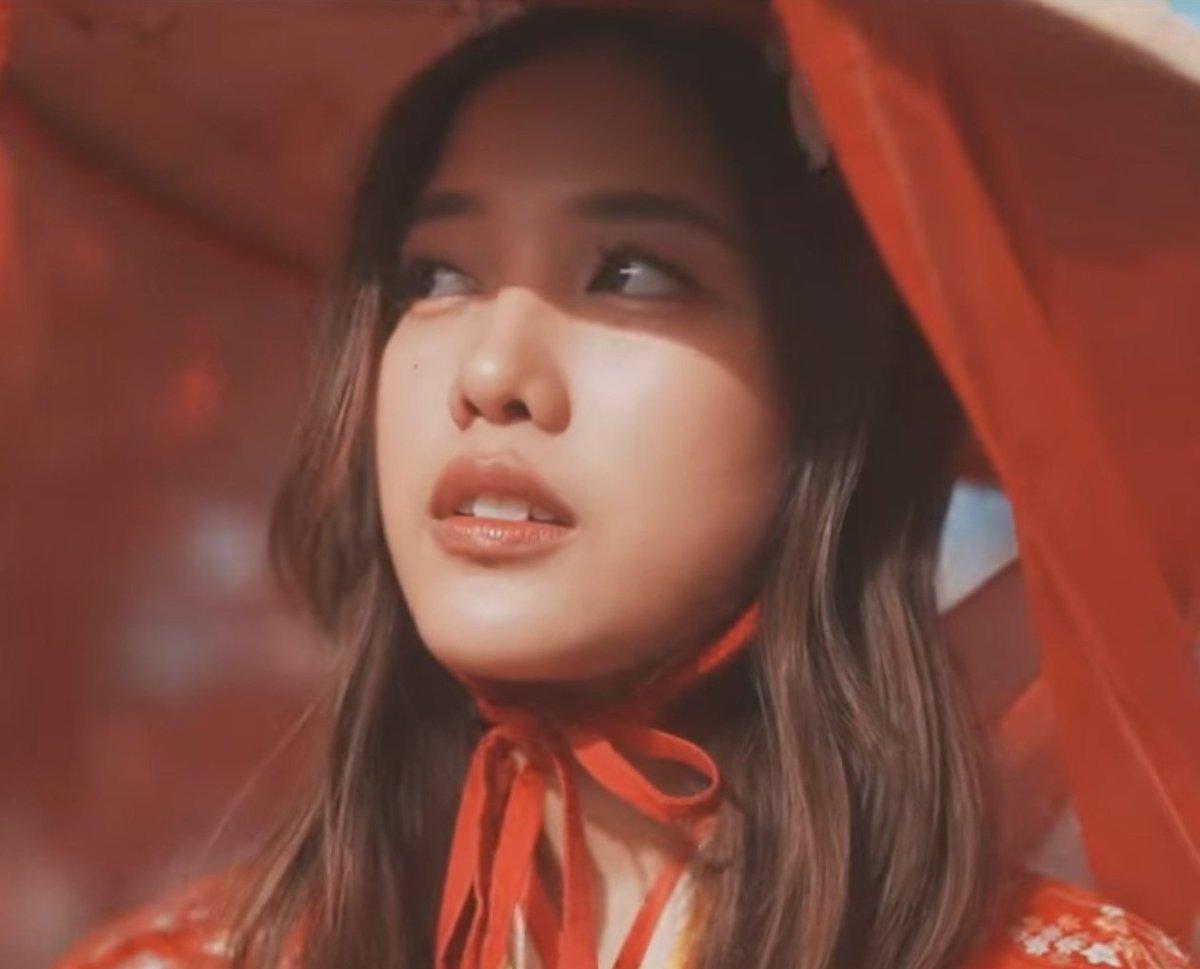 huffever_'s tweet photo. #MONSAMau Mon muda de continente com os pais, tendo que sair de Hogwarts, e ao se mudar para a Tailândia ela é transferida pra a Escola de Magia Mahoutokoro, que fica no Japão.

— Hi, i from Thailand – Sam se apresenta simpática para a garota tímida. https://t.co/SBK7N8Jwta