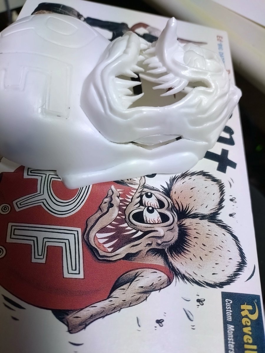 FLAT2kun's tweet photo. なぜか、ラットフィンクを作る
口抜いてみました
顔巾狭くして
鼻伸ばしてます。
#Ratfink #REVELL #CUSTOMMONSTER https://t.co/2wObiJvRn2