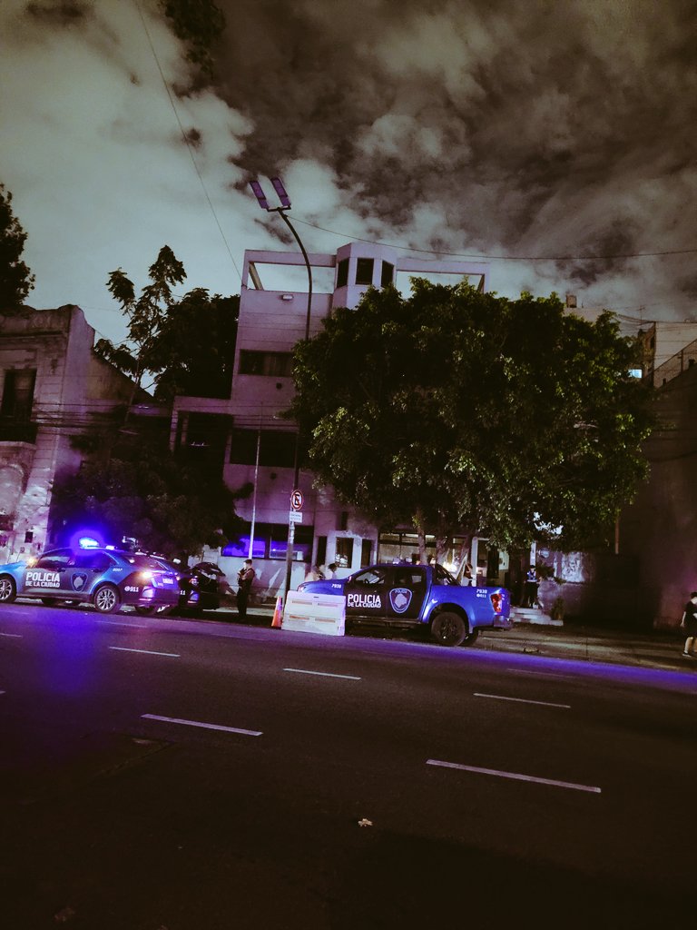 rauldemariat's tweet image. Como puede ser que la comisaria de Caballito no tenga un grupo electrógeno?

Pd/ alto foton