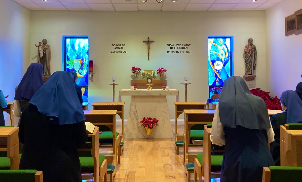 We prayed for all of the players, viewers, and those covering media - and all of you online- during our Hour of Adoration before the game. 🙏🏻 #MediaNuns #superbowlintheconvent