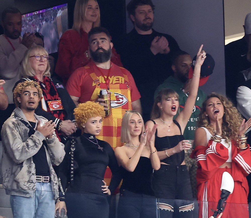 Pictured: BW MBA alumna Donna Kelce with fans at Super Bowl LVIII.

#YJ4L