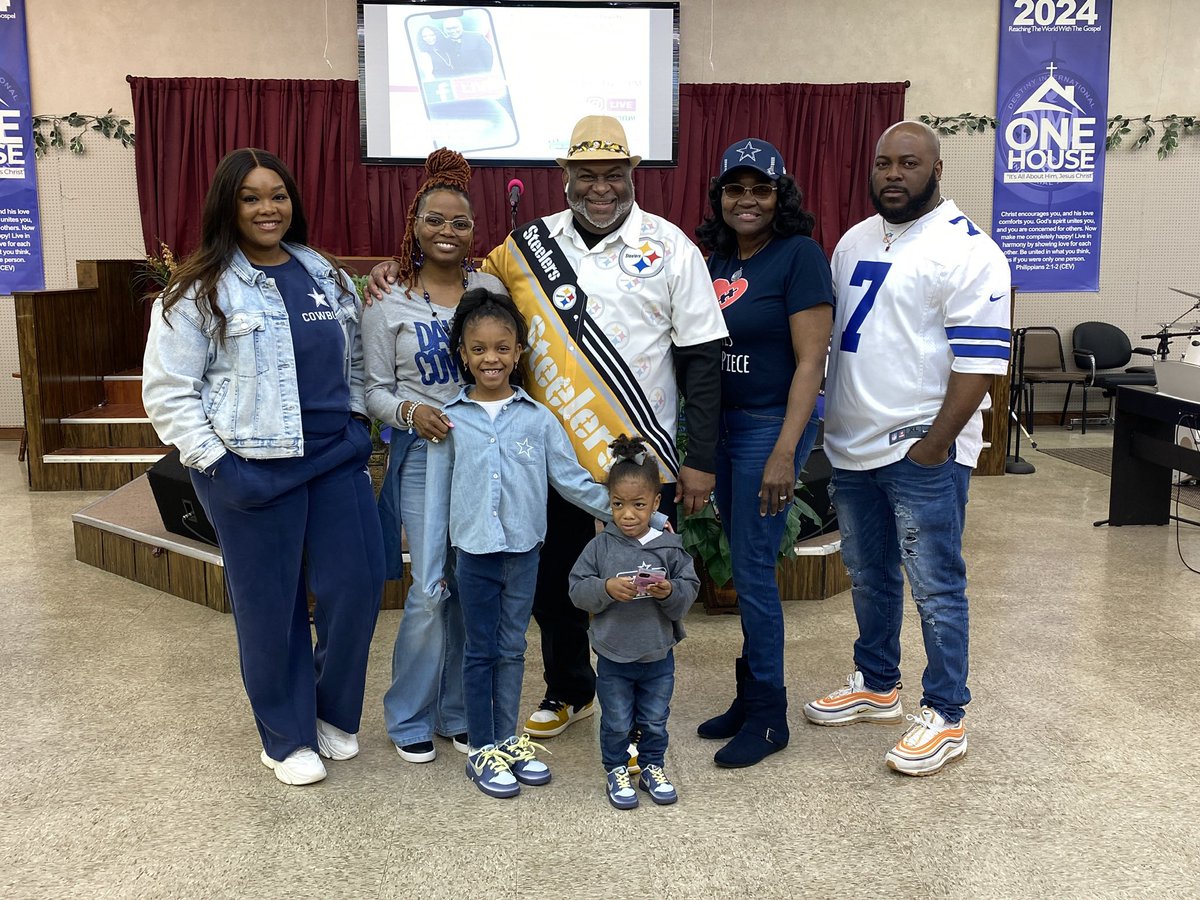 Keith4Christ's tweet image. I was SURROUNED by HATERS today…LET US PRAY…🏈🤷🏾‍♂️🤦🏽‍♂️🙏🏾😇❤️😂

#steelernation