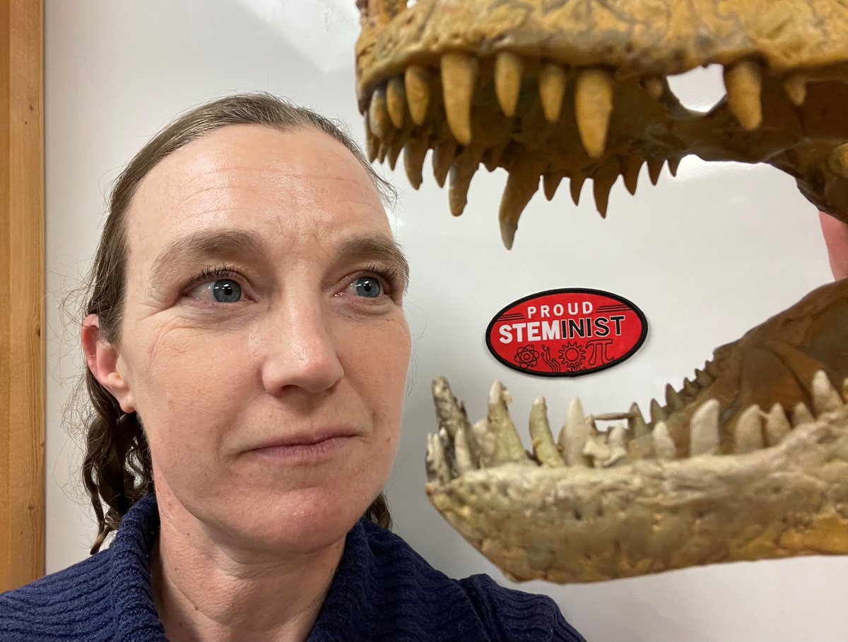 Happy #InternationalDayofWomenandGirlsinScience! I've had so many great mentors (men and women) who have supported me as a women in science. Now I try and pay it forward! @CurrieMuseum #WomenInSTEM #paleontology