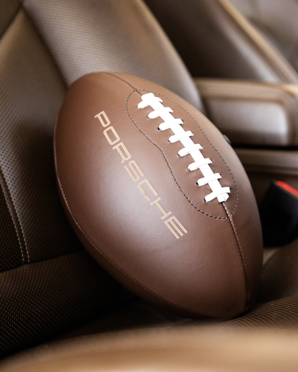 racing_porsche's tweet image. Game Day #SuperBowlLVII #Chiefs v #49ers #PorscheOnTrack

#PorscheMotorRacing🔴🟡🔵⚫️