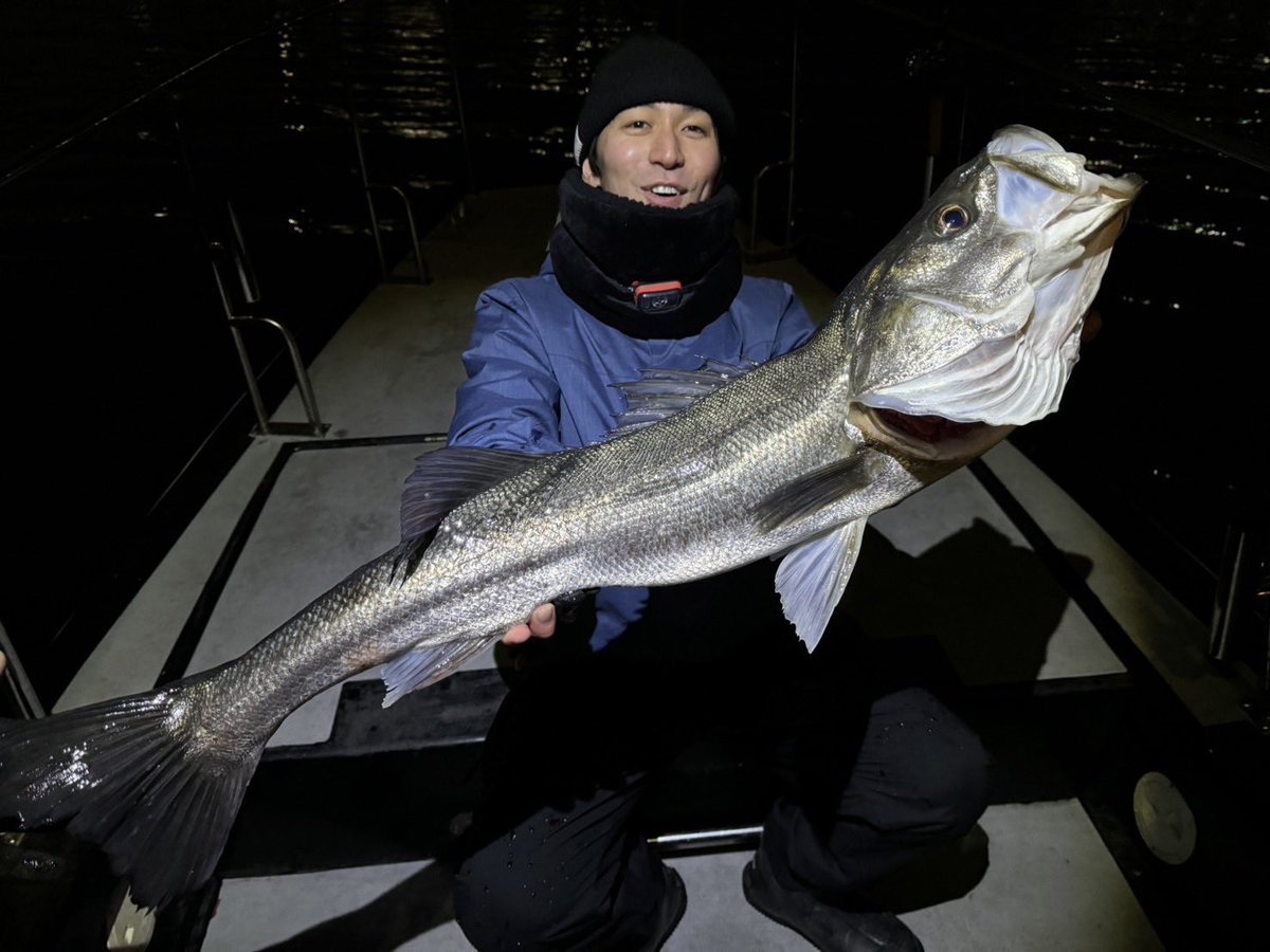 kixxxxyooh's tweet photo. #BlueBlue
#DAIWA
#HENNIHARU77M
#23AIRITY
#ブループラネット
#敗北を知りたい
#東京湾奥
#シーバス
今回はバチ抜け狙いで空振ってそのまま河口の明暗打ちに
生命感が感じられない中、船長に地形変化の感じを教えて頂き、流し込むと根掛かり。
かと思ったら、、、
(続く https://t.co/nBK39L6cUk