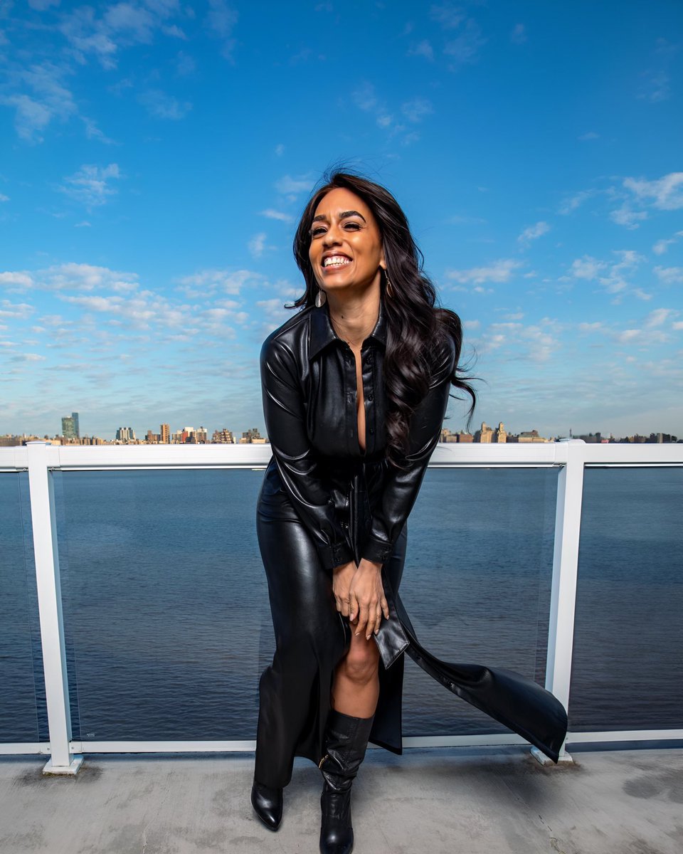 MissMelyssaFord's tweet photo. Melly The Vampire Slayer 🧟‍♀️⚔️💥 https://t.co/Uicz2CFHpm