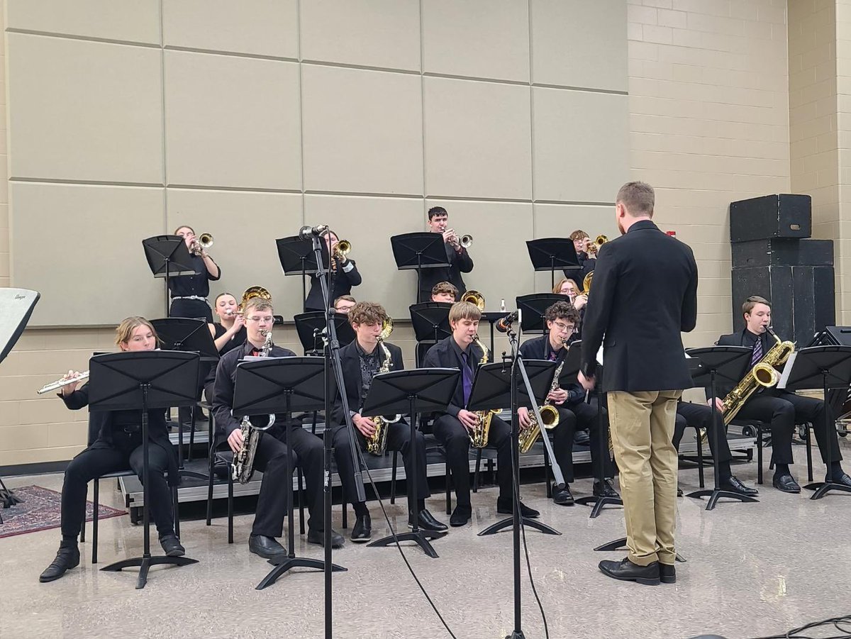 IndianolaHSband's tweet photo. The SE Polk Jazz Fest was yesterday and the 8th grade jazz band, Jazz 2 &amp; Jazz 1 performed. Jazz 1 &amp; Jazz 2 both placed 4th in their respective classes! Great job! https://t.co/FvVHjK5Wr2