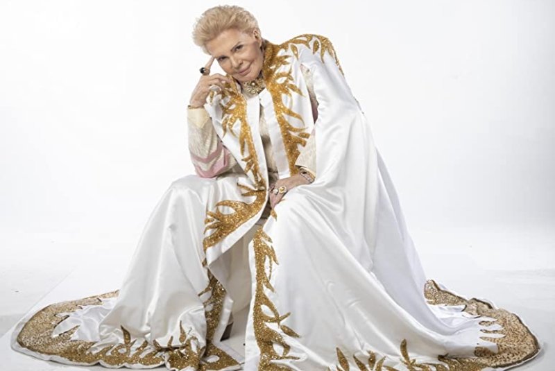 Maravilloso el tributo de Usher a Walter Mercado en el #HalfTimeShow del #SuperBowlLVIII