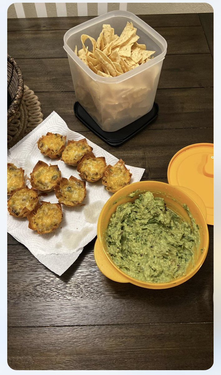 stonecoldmac7's tweet image. Sombreros and chips and guacamole is better than the half time show.  Lol #Halftime #superbowlsnacks