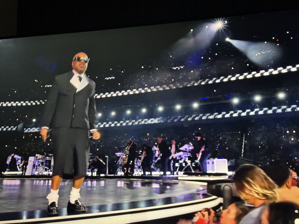 AustinMcK98's tweet photo. Cuando ya estás en sexto de primaria y tus papás te tienen usando el mismo uniforme desde primero 

 #SuperBowl2024 https://t.co/Vw3AlU96vg