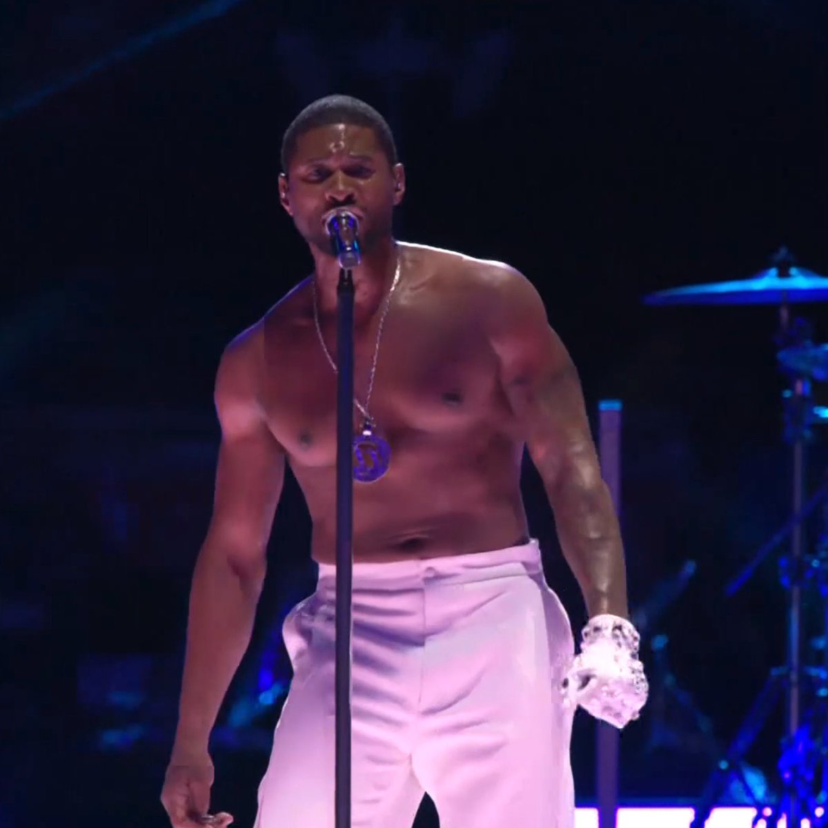 shirtless usher #superbowl, image size:1200x1200