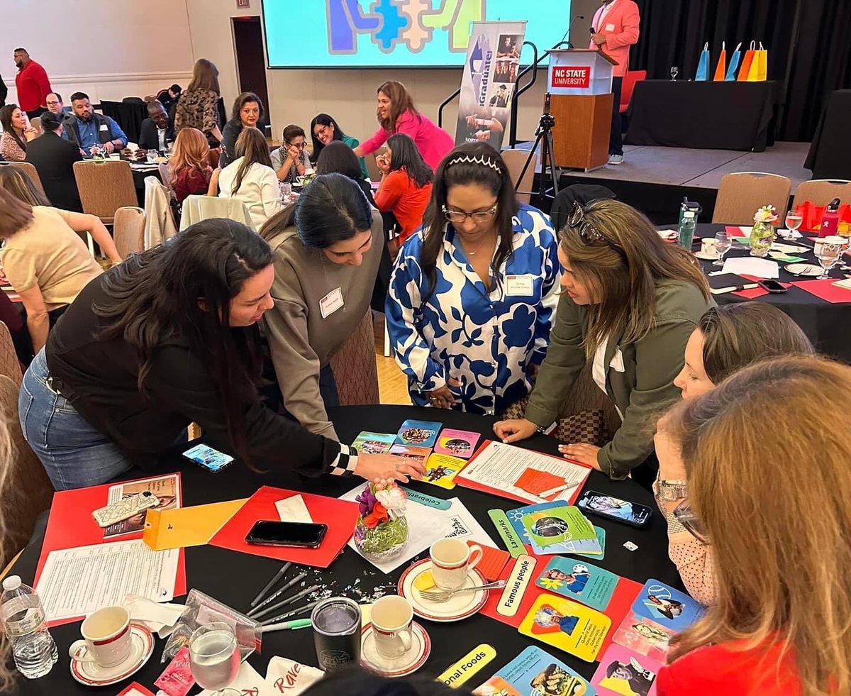 andrea_boada's tweet photo. Learning about multilingual education with friends #hispanic at NC State University College of Education. @participatelearning  @MGSDschools https://t.co/rlHEW5gVgx