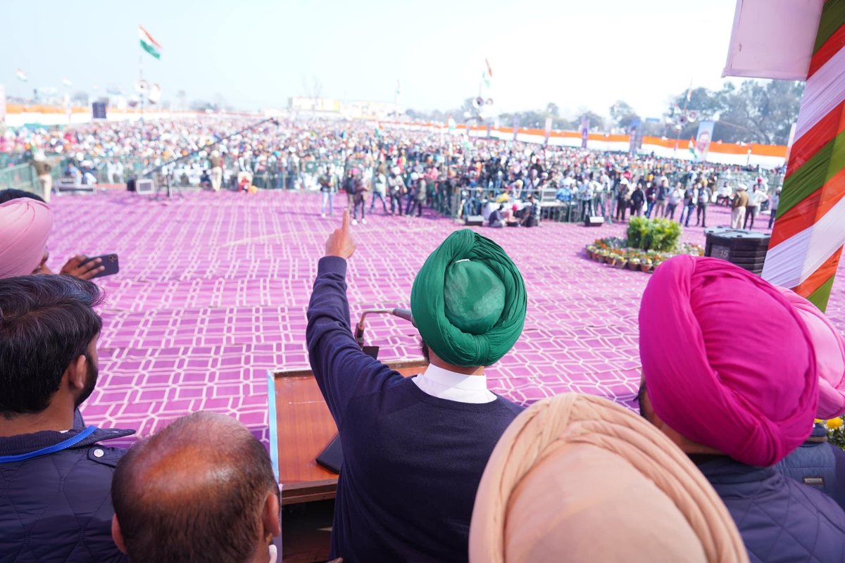 HPCheema8's tweet photo. Congress President Shri Mallikarjun Kharge addressed the 'Karyakarta Sammelan' in Samarala, Punjab.  Punjab is the land of heroes and food givers. The heroes and farmers here never kneel down before injustice.  In the coming elections. @Partap_Sbajwa https://t.co/wzPdTQf6ic