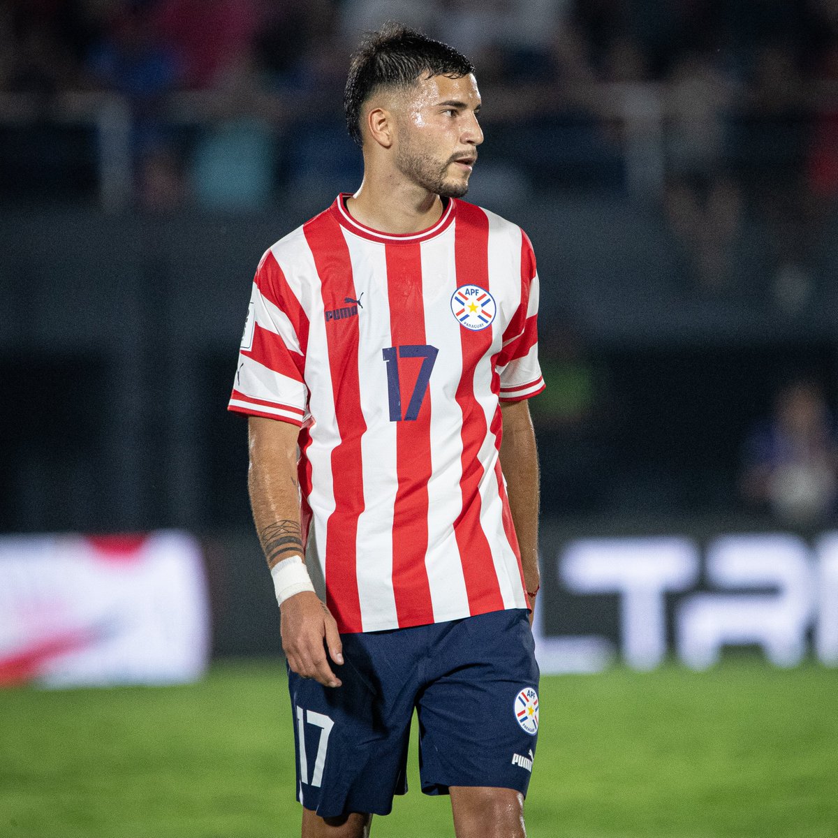 SrFutbolPy's tweet photo. Hay que decirlo. Descomunal lo de Iván Leguizamón en el partido que consagró a la Albirroja en el Preolimpíco de Venezuela. Uno de los mejores del equipo. ⚡️🇵🇾 https://t.co/oimnPiKSxi