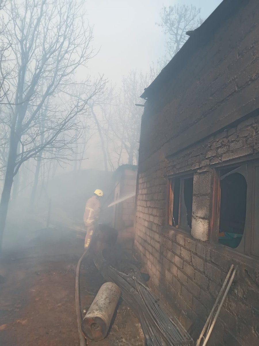 Imagen_Oaxaca (@imagen_oax) on Twitter photo 15 casas incendiadas y algunos vehículos consumidos en su totalidad, saldo preliminar del #IncendioForestal registrado en el Punto #Ixtepeji, en el Paraje denominado Las Margaritas, reportó el encargado de servicio del Heróico Cuerpo de <a href="/Bomberos_GobOax/">Bomberos Oaxaca</a>
Se continúa con las 15 casas incendiadas y algunos vehículos consumidos en su totalidad, saldo preliminar del #IncendioForestal registrado en el Punto #Ixtepeji, en el Paraje denominado Las Margaritas, reportó el encargado de servicio del Heróico Cuerpo de <a href="/Bomberos_GobOax/">Bomberos Oaxaca</a>
Se continúa con las