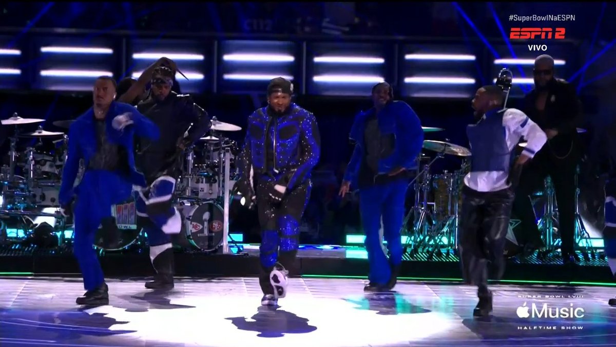 nacaomarvell's tweet photo. USHER É UM SHOW MAN ABSURDO #SUPERBOWL https://t.co/0UdB8FPE8k