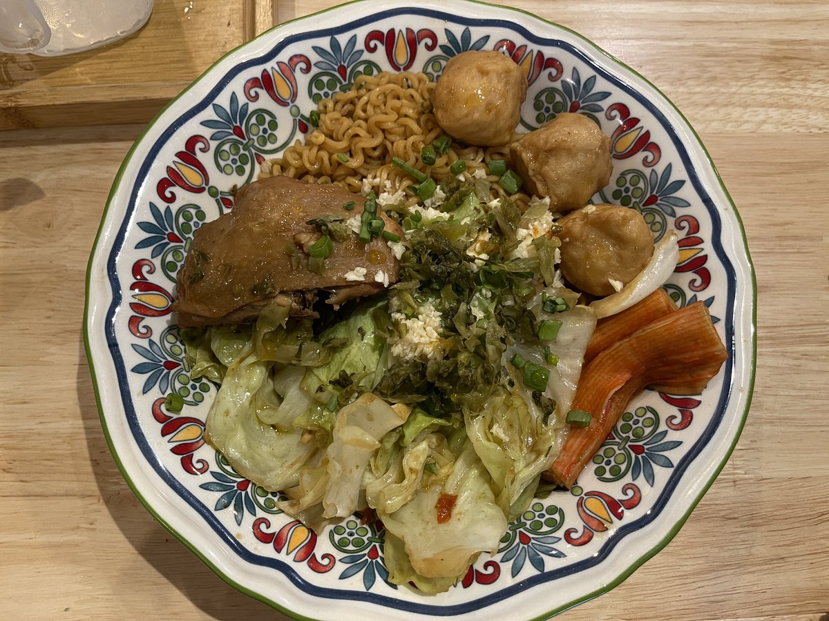 yukinko17271250's tweet image. マニラで台湾のルーウェイ が食べられる！
ということで、+EVさんに行ってきました。めっちゃ美味しかったです。今回はミルクティー飲まなかったんですけど、次回は飲んでみたいと思います。人懐っこい犬がいて、とても可愛かったです！
#Philippines #plusEV