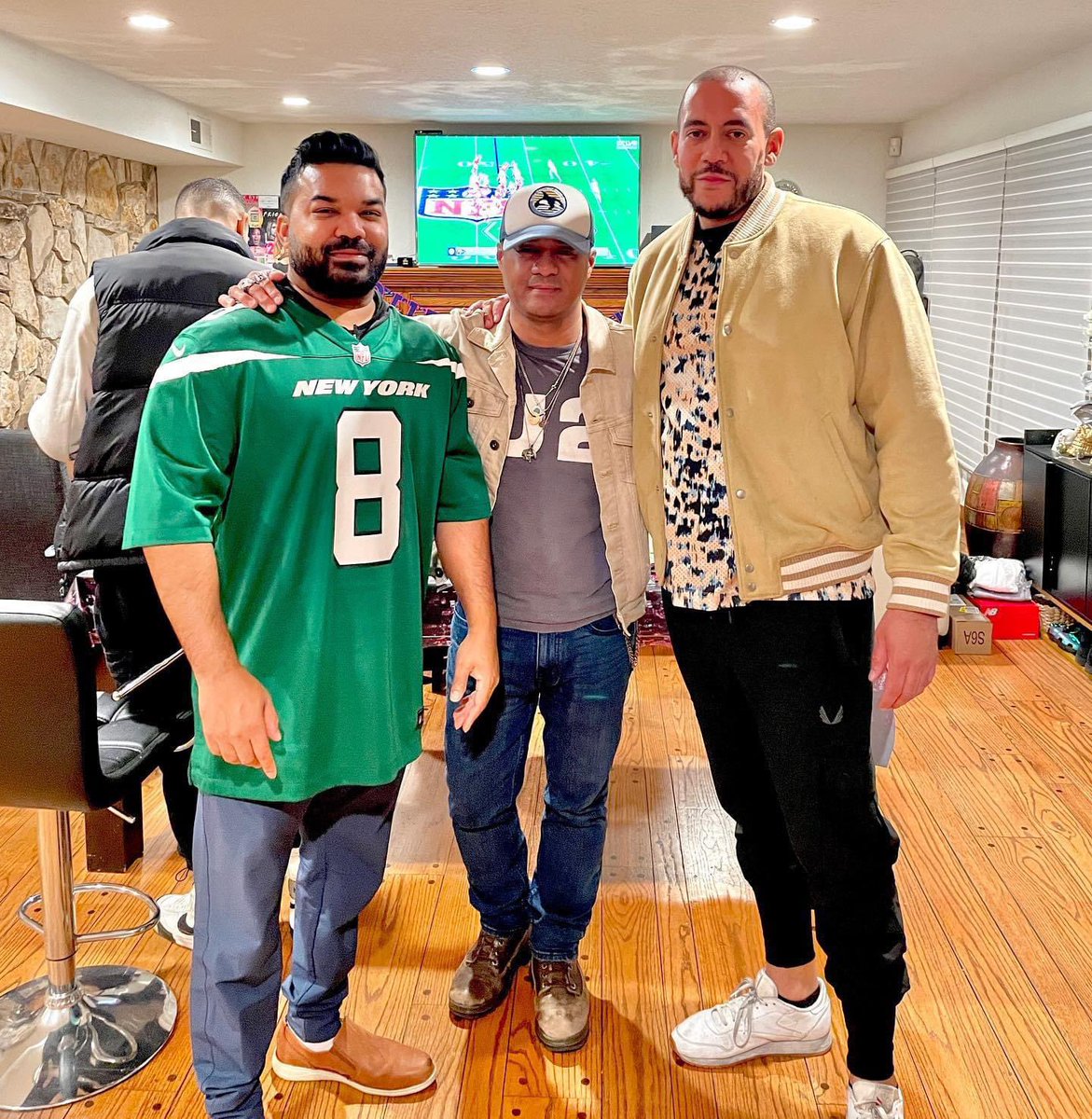 TyroneTann's tweet photo. Special Thanks &amp; SHOUT OUT to my boy; #AdrianDev, for always Hosting such a #SplendidSuperBowlSunday Party with a #KickA** Food Spread! ;) :) 
-w/ @whoisadriandev, #CaseyHingston https://t.co/xVnyKW6fSL