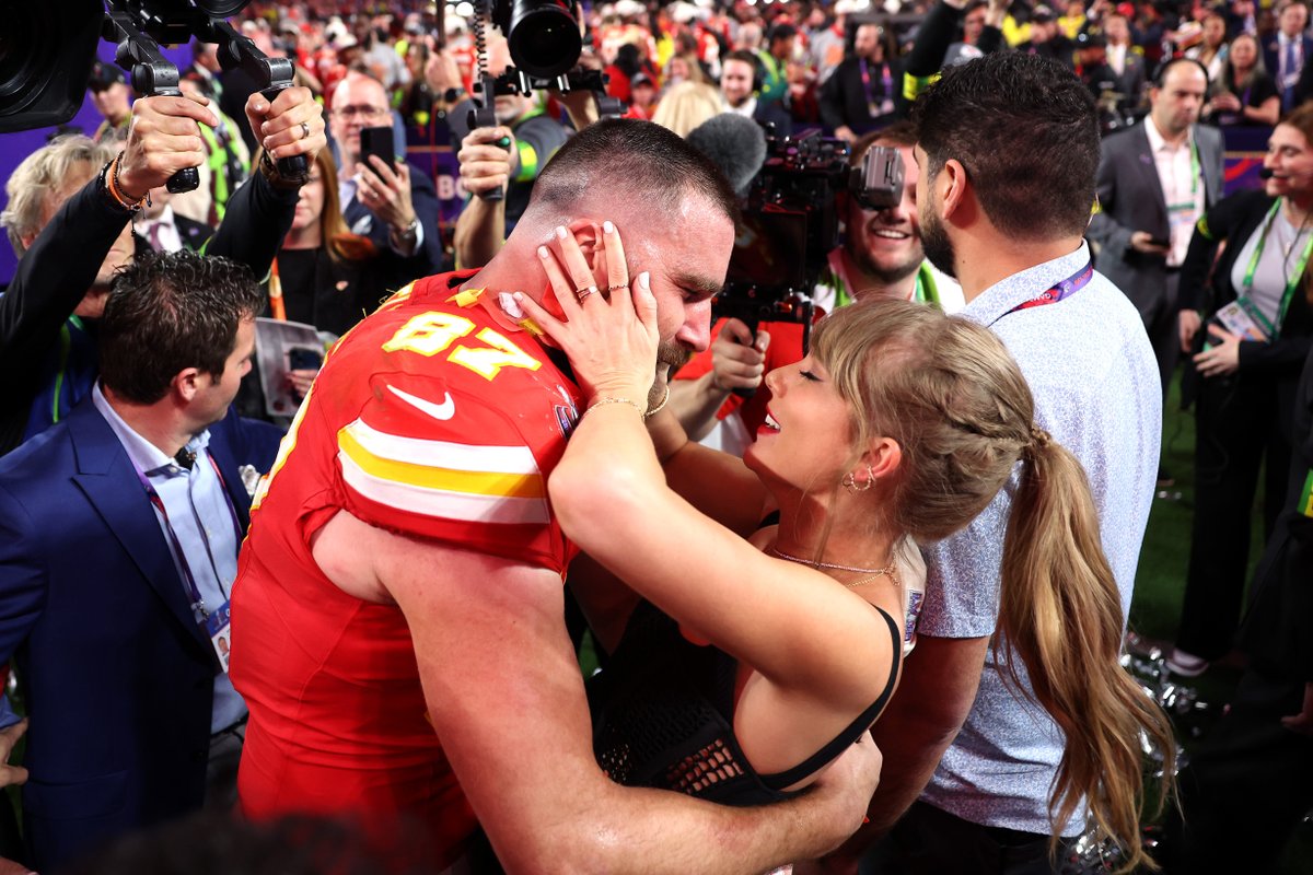 enews's tweet photo. Today was a fairytale ending. ❤️ Travis Kelce and Taylor Swift celebrate the Chiefs' #SuperBowlLVIII win. https://t.co/YBP5XcmX4J https://t.co/iJBWWvzxez