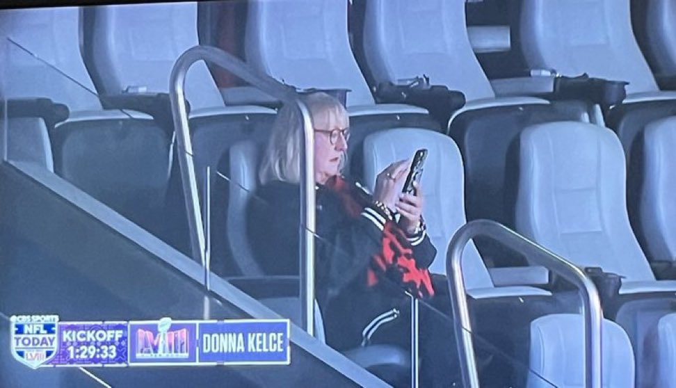 acting like idc that justin didn’t perform!!!