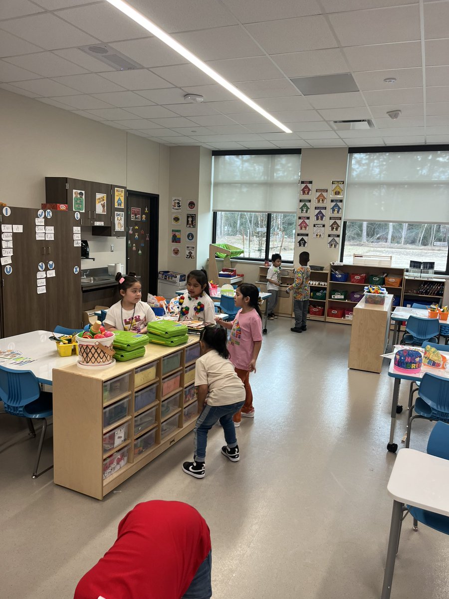 MrsDavis_ESE's tweet photo. Searching for 100 kisses hidden around the room!!!! Yay we found them all!!!! #DavisDarlings #ShineALight #100DaysOfKindergarten @HumbleISD_NBE https://t.co/FH2905Svx4