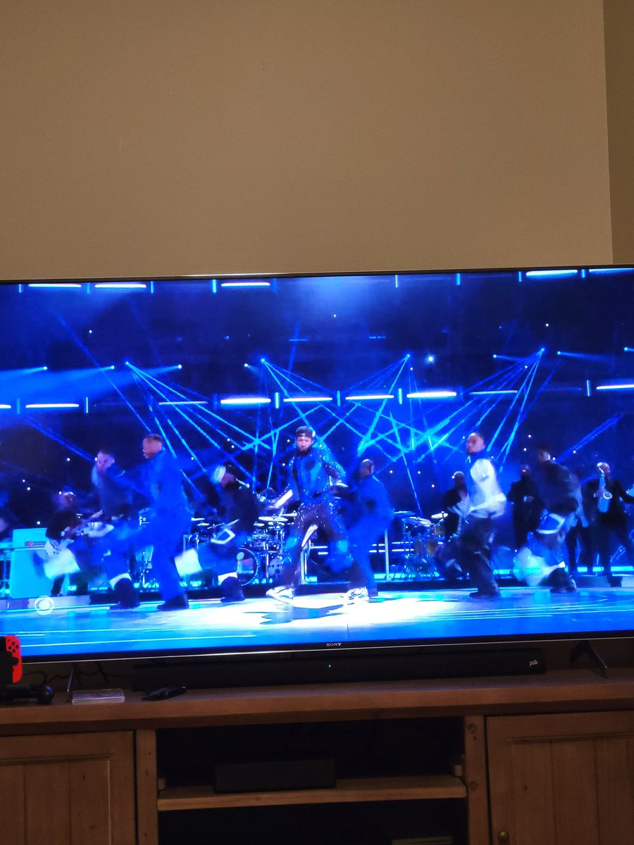 katie_hutton's tweet photo. I've been waiting all night for this moment. Thanks for the half time show Usher with Yeah! My teenage crush is coming back for Usher now https://t.co/0zJLkpsn3D